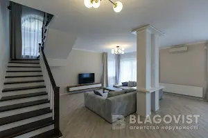 будинок за адресою Берегова вул., 1