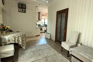 будинок за адресою Мостобудівельників вул., 1Б