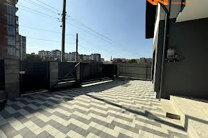 будинок за адресою Степана Бандери вул.