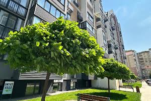 комерційна за адресою Набережна вул., 8д