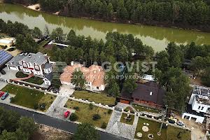 будинок за адресою Набережна вул., 8