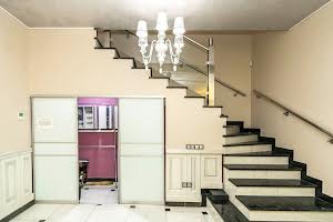 комерційна за адресою Вовчинецька вул., 207