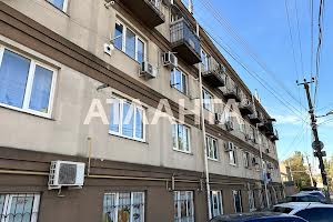 квартира за адресою Платанова вул., 82