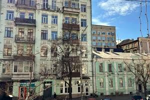 комерційна за адресою Саксаганського вул., 104