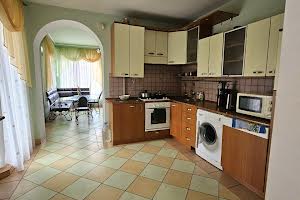 будинок за адресою Володимира Івасюка вул.