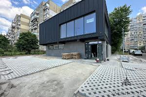 комерційна за адресою Ревуцького вул., 35а