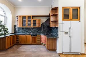 коммерческая по адресу Лютеранская ул., 12