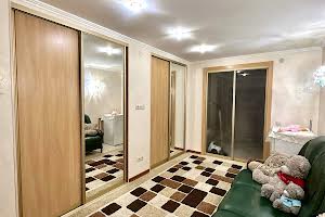 квартира за адресою Івана Карпинця вул. (), 8
