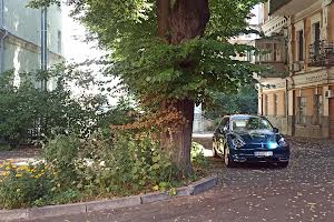 коммерческая по адресу Лютеранская ул., 12