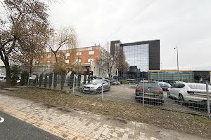 комерційна за адресою Садова вул., 2а/1