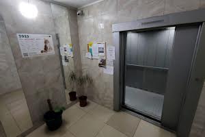 комерційна за адресою Тростянецька вул., 49