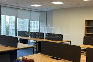 комерційна за адресою Дніпровська набережна вул., 1В