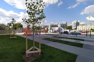 комерційна за адресою Січеславська вул., 4