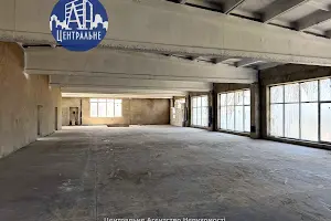 комерційна за адресою Комунальників вул., 2