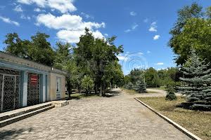 комерційна за адресою пл. Гірницької Слави, 4