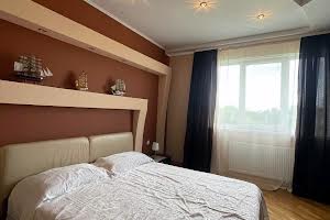 будинок за адресою коновальця, 4