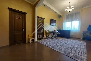 комерційна за адресою Мартіна Шимановського вул. (Комуністична), 1