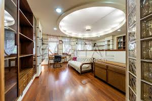 будинок за адресою Курортна вул., 9