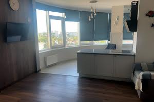 квартира за адресою Літературна вул., 8
