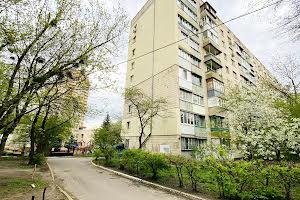 комерційна за адресою Західна вул., 11