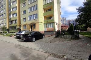 комерційна за адресою Паркова вул., 18в