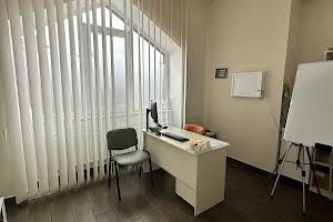 комерційна за адресою Степана Дем'янчука вул., 1а