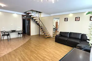 квартира за адресою Літературна вул., 12