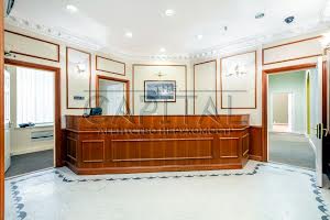 комерційна за адресою Жилянська вул., 5