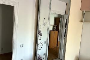 квартира за адресою Вагонна вул., 8