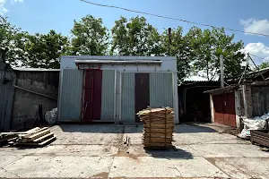 комерційна за адресою центральна, 43