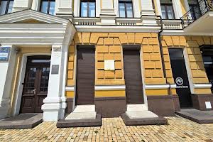 комерційна за адресою Володимирська вул., 22