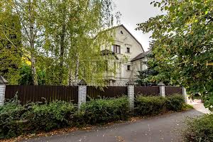 будинок за адресою смт. Козин, Вишнева вул.