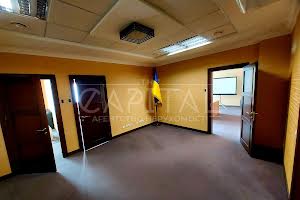 комерційна за адресою Звіринецька вул., 59