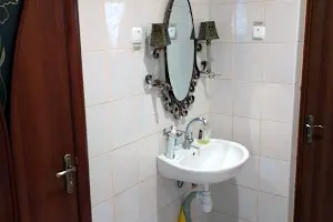 комерційна за адресою Андрея Шептицького вул., 5