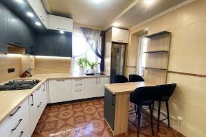 квартира за адресою Академіка Ющенка вул., 16