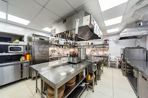 коммерческая по адресу Школьная ул., 1