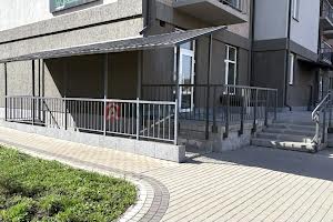 коммерческая по адресу героів крут, 8