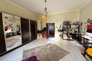 квартира за адресою Августина Волошина вул., 45