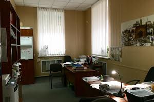 комерційна за адресою Степана Тельги, 65