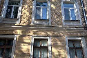 комерційна за адресою Футуристів пров., 4