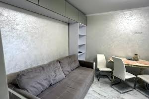 квартира за адресою Кобринської Н., 13