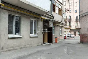 комерційна за адресою Олеся Гончара вул., 82