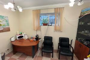 комерційна за адресою Довженка вул., 6А