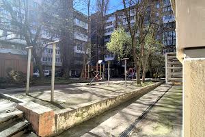 комерційна за адресою Саксаганського вул., 92