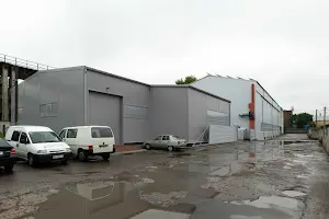 комерційна за адресою Будівельників вул., 1