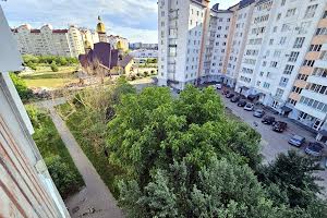 квартира за адресою Івана Миколайчука вул., 8