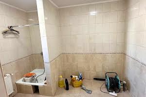 комерційна за адресою Галицька вул., 7