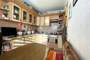 квартира за адресою Тролейбусна вул., 8