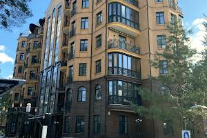 комерційна за адресою Соборна вул., 8