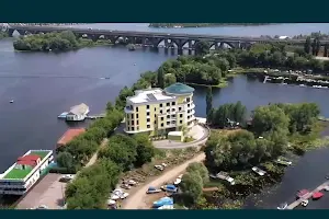 комерційна за адресою Набережно-Печерська дорога , 2